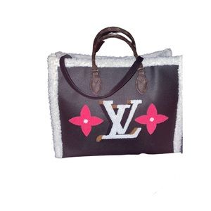 Large vegan leather tote bag with Boucle trim and Italian-inspired logo